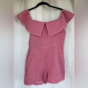 Akua by Jaase Size S:
Picnic-perfect gingham romper with pockets